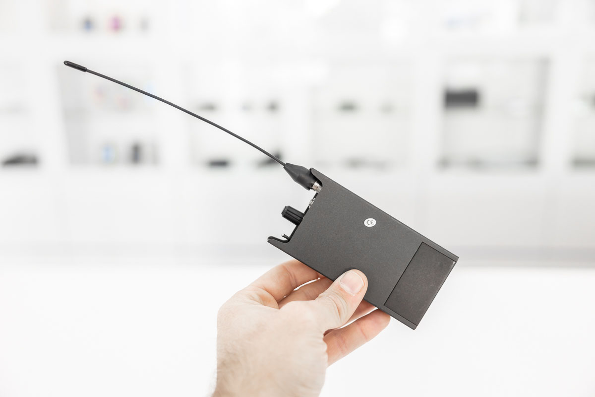 Kit microspie radio con ricevitore per ascolto ambientale professionale CMR.04