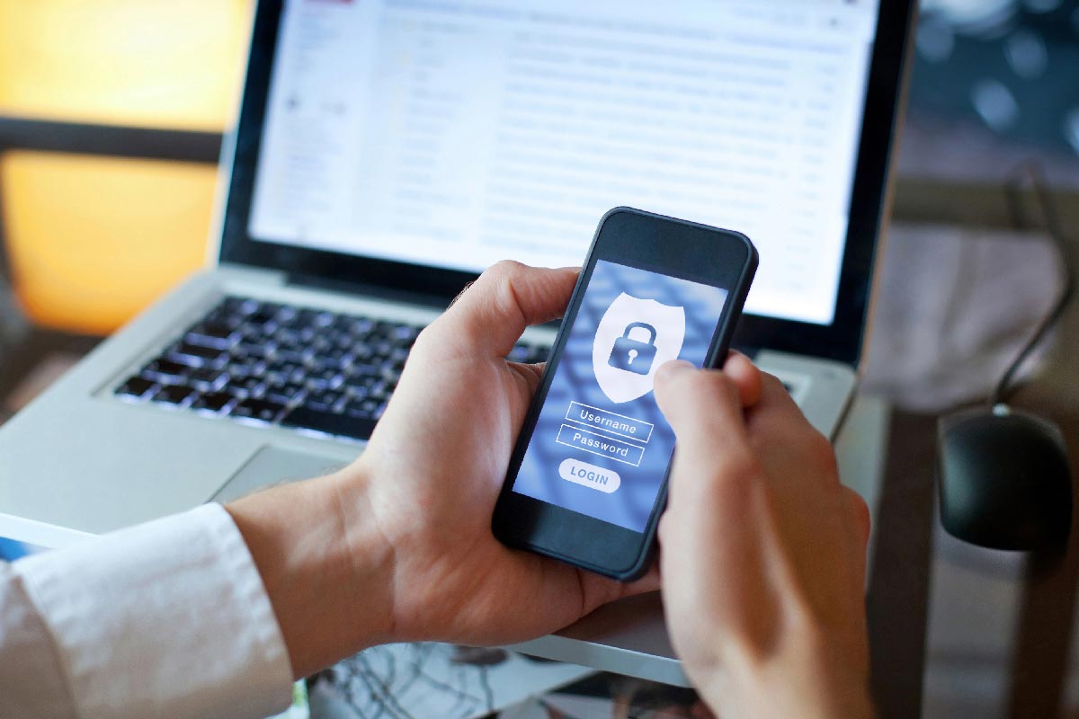 Un cellulare anti intercettazione (crypto phone)