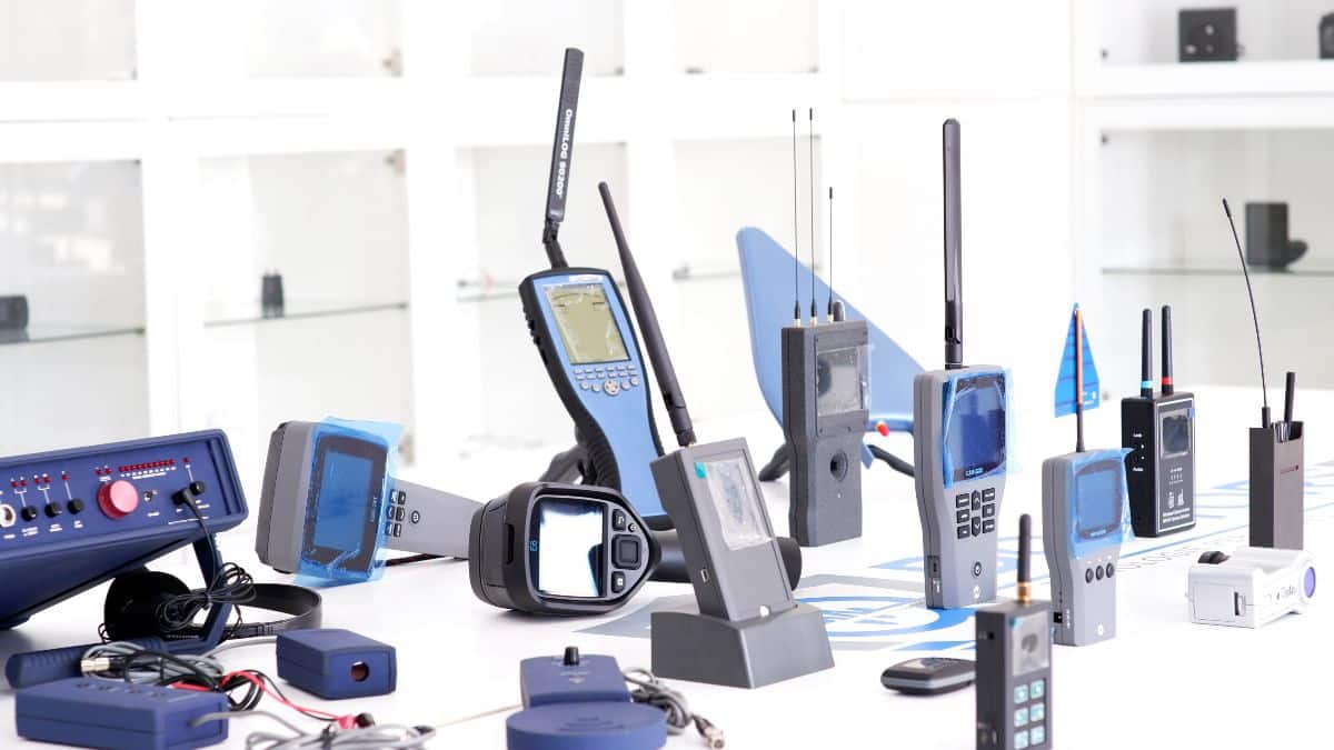 Rilevatori di microspie analogici e digitali per bonifiche elettroniche