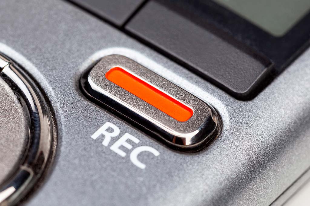 Un mini registratore vocale per registrare conversazioni di nascosto