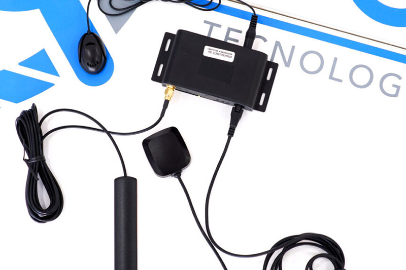Localizzatori GPS tracker satellitari per auto, moto, bici, da indossare