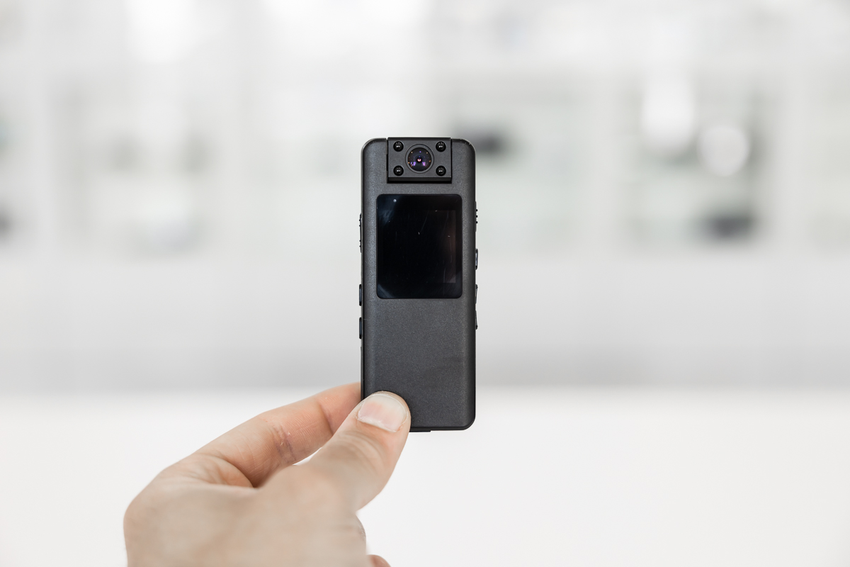 Mini videocamera HD con monitor integrato e infrarossi CAM.83
