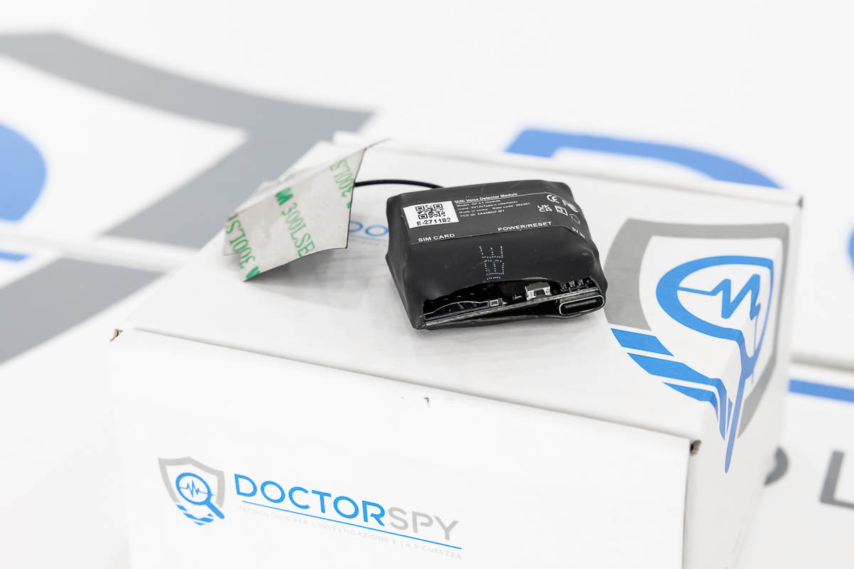 Cimice spia ad attivazione vocale con antenna esterna e ampia portata del microfono MIC.G.09