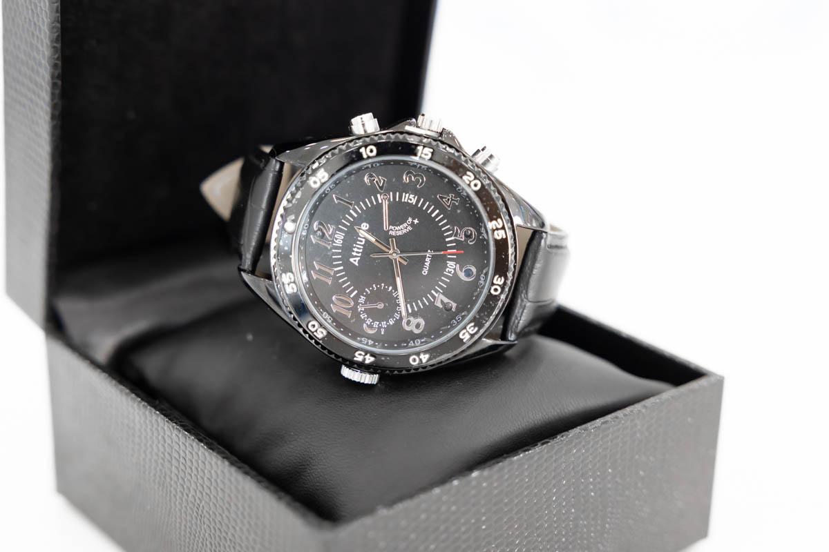Orologio con telecamera nascosta full HD, funzionalità infrarossa e cinturino in cuoio CAM.14