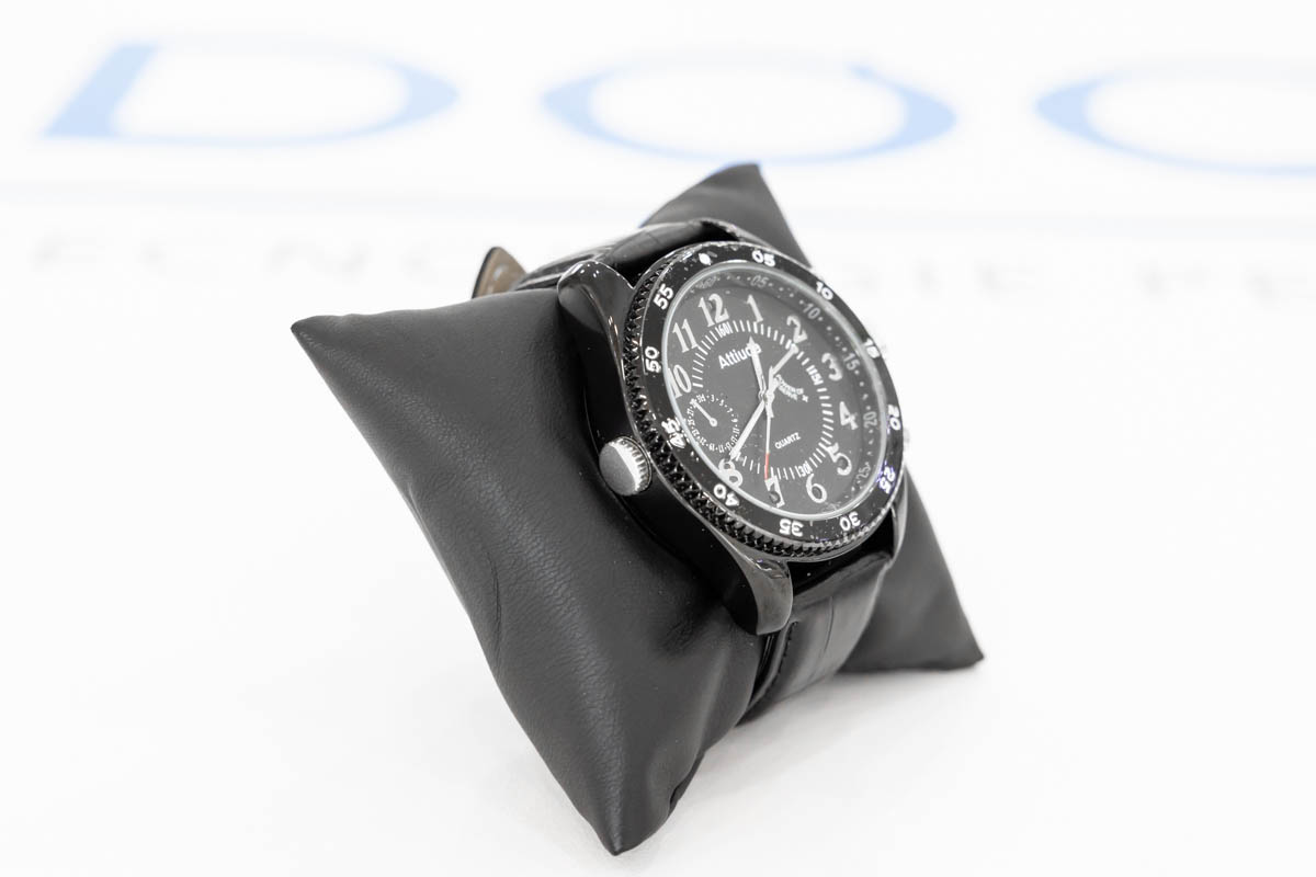 Orologio con spy camera full HD, illuminazione con infrarossi e cinturino in cuoio CAM.14