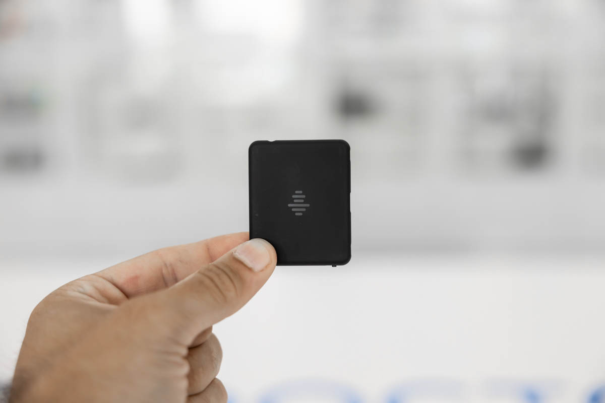 Micro-registratore in modalità VOX con 32 GB di capacità, dotato di microfono Knowles e software di gestione, con un'autonomia di 75 giorni REC.V.13