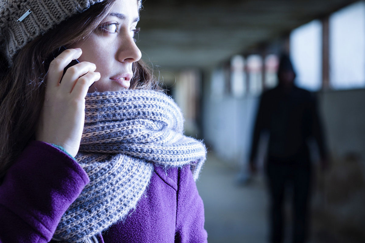 Una donna che denuncia per stalking: le prove quali dovrebbero essere e come raccoglierle?