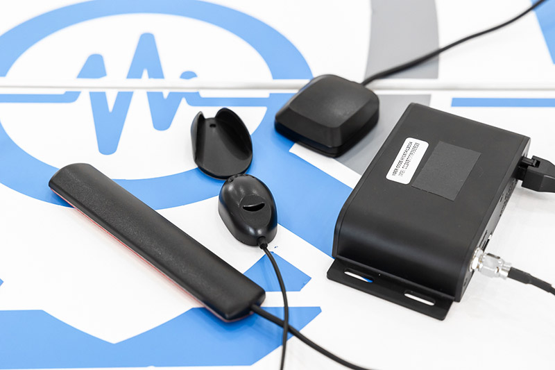 Il dettaglio di un localizzatore GPS fisso (filare) Doctorspy