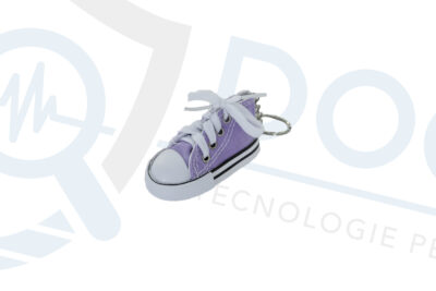 Registratore audio con VOX e memoria integrata da 16 GB con 28 ore di autonomia occultato in portachiavi scarpetta Converse DES.08