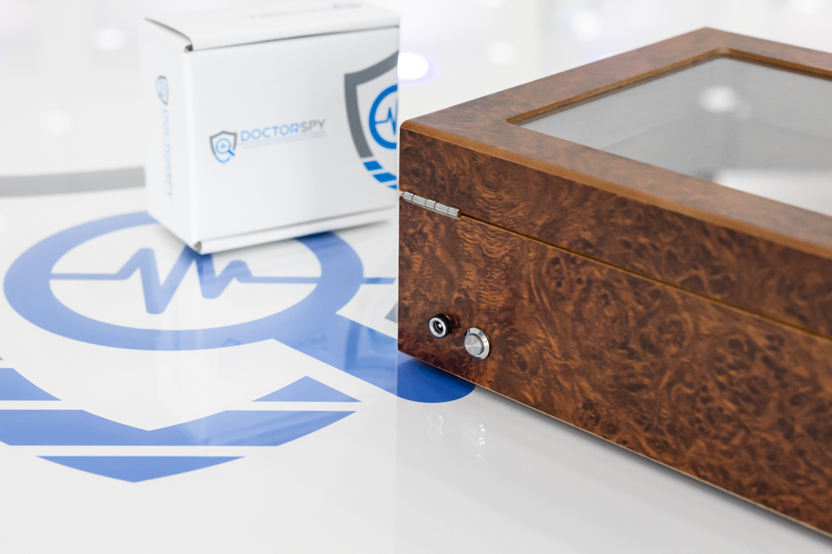 Scatola per sigari in legno con sistema di anti intercettazione per cellulari ad emissione di rumore bianco CAI.08