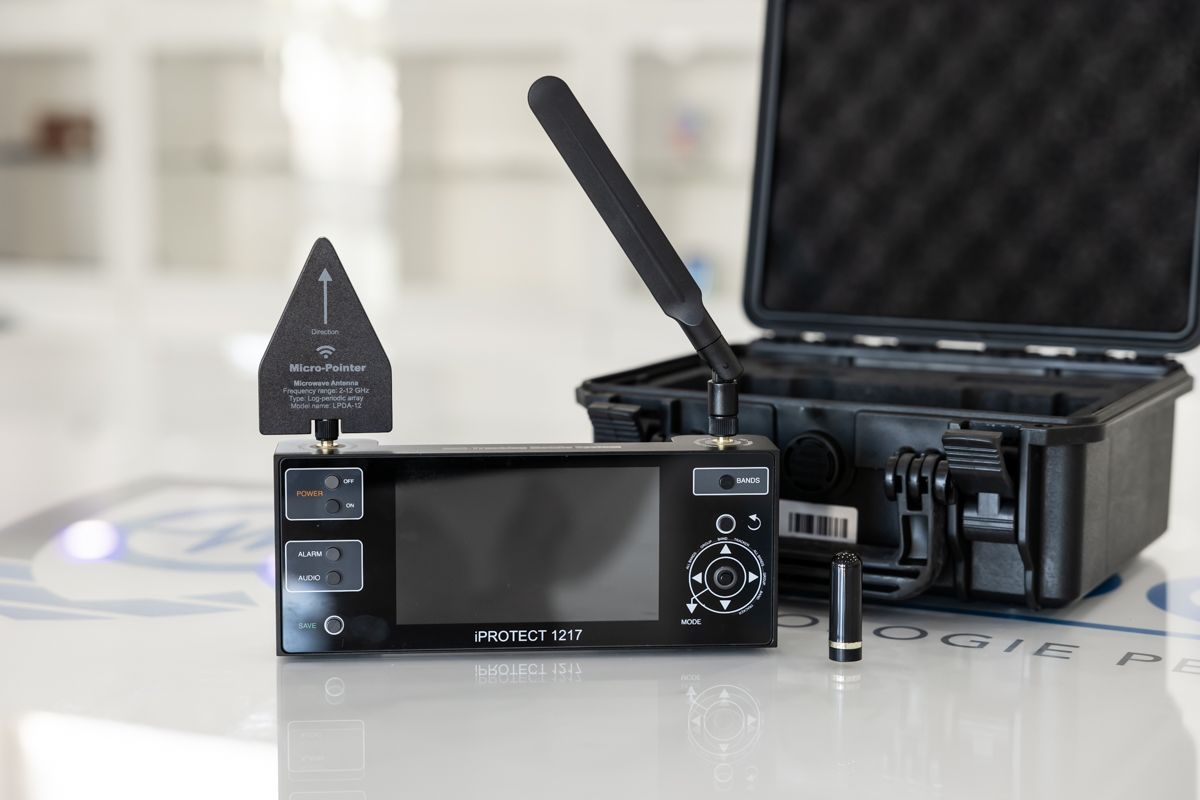 Rilevatore RF analogico e digitale 5G iProtect 1217 di Digiscan-labs, con rilevazione di 26 bande fino a 6 GHz, RIL.41