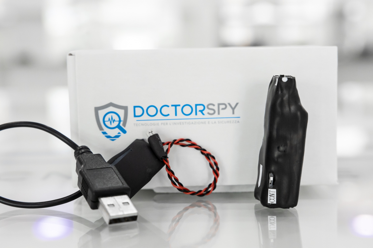 Registratore audio con modalità VOX e continuato con doppio microfono Knowles, batteria ricaricabile con 60 ore di durata in continuato e 45 giorni in stand-by REC.V.16