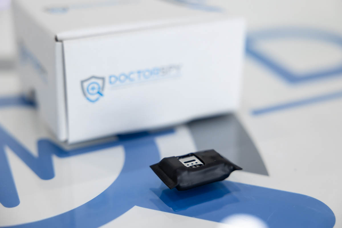 Microspia GSM piccolissima con attivazione vocale e autonomia di 1 giorno in stand-by MIC.G.15