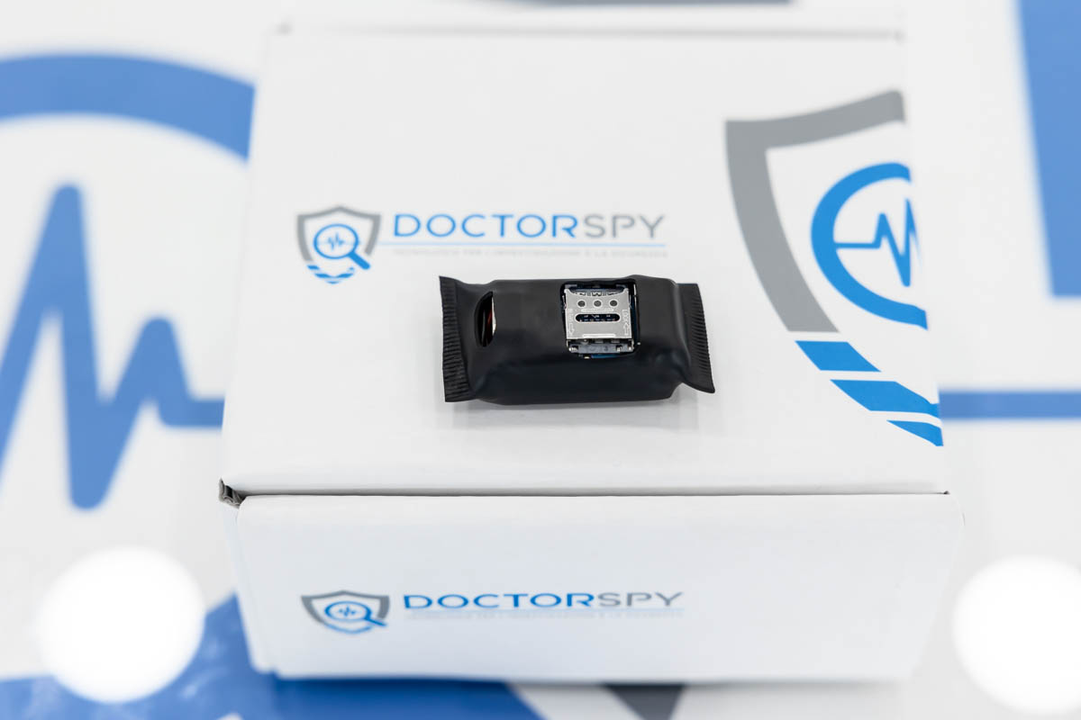 Microspia GSM piccolissima con attivazione vocale e autonomia di 1 giorno in stand-by MIC.G.15