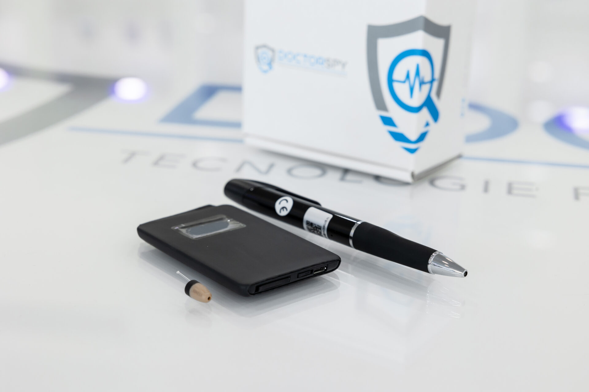 Kit microauricolare composto da modulo GSM slim e telecamere per lettura testi in penna KIT.AURIC.05