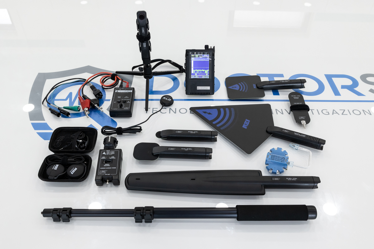 ANDRE REI kit rilevatore microspie professionale fino a 12 GHz per bonifiche elettroniche TSCM RIL.43