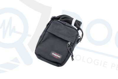 Localizzatore satellitare real time con 30 giorni di autonomia in stand-by occultato in borsello Eastpack DES.12