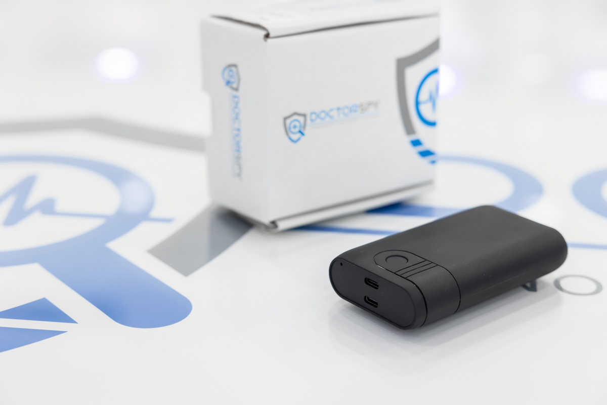 Microspia audio occultata in power bank con attivazione vocale MIC.W.07