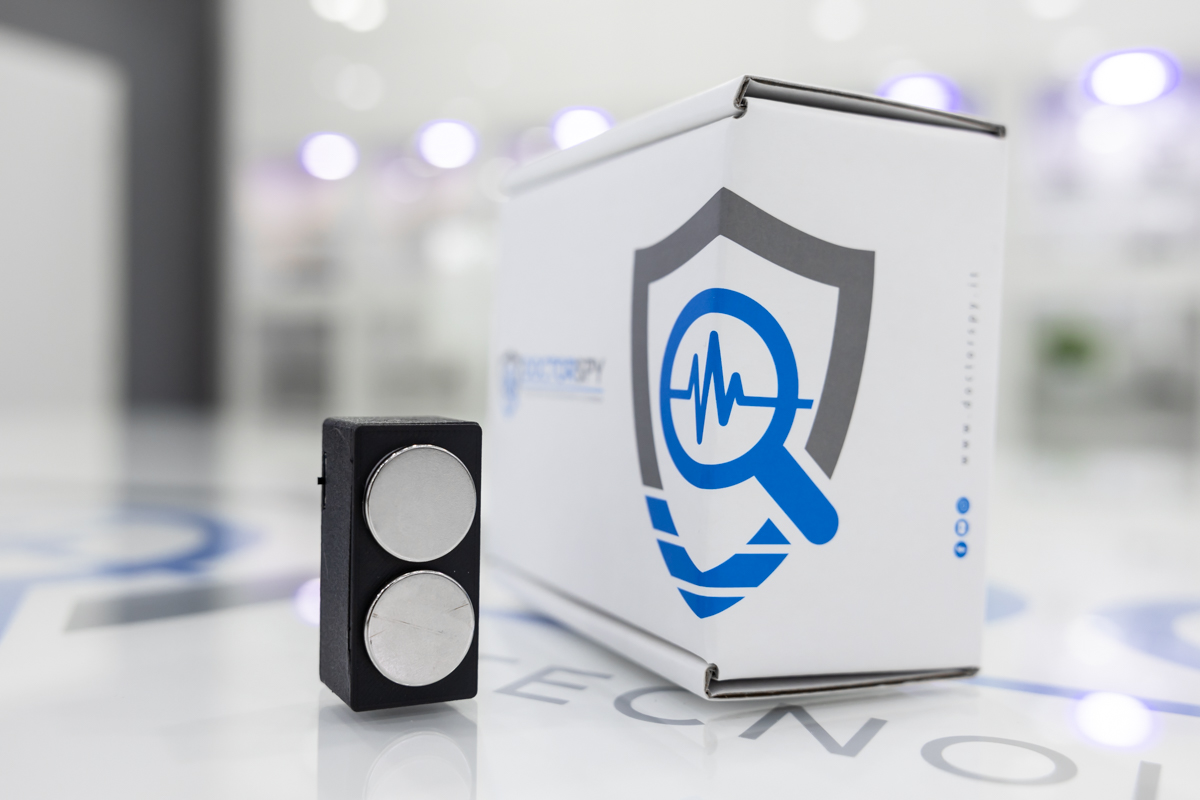Microspia GSM calamitata con sistema di attivazione vocale, localizzazione e registrazione su memoria integrata MIC.G.18