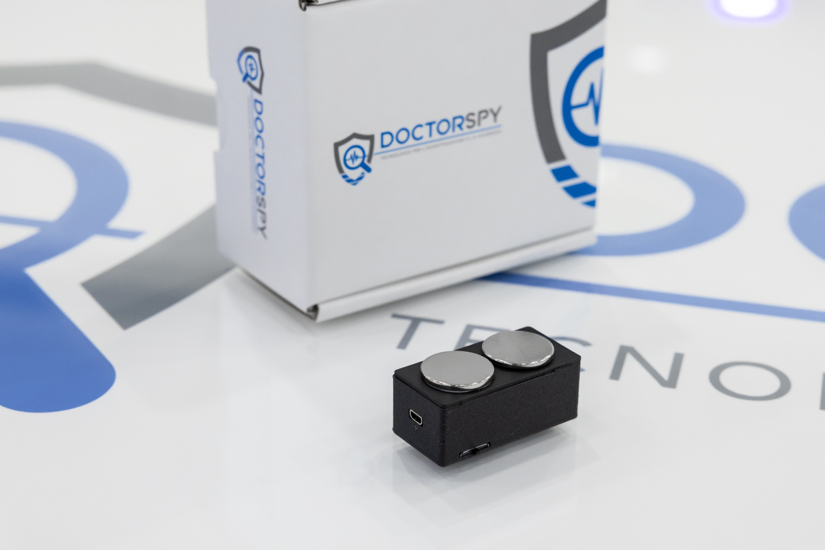 Microspia GSM calamitata con sistema di attivazione vocale, localizzazione e registrazione su memoria integrata MIC.G.18
