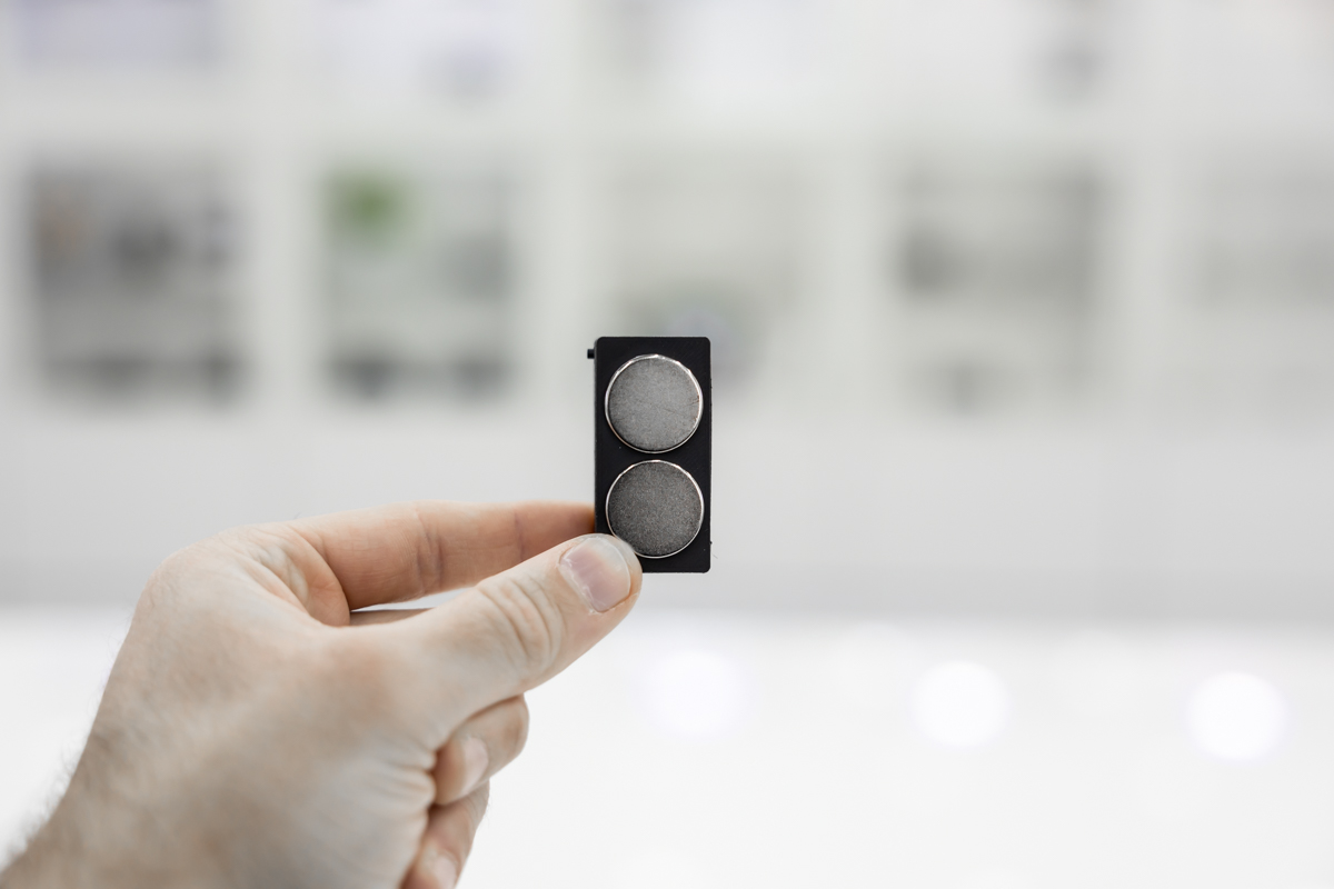 Microspia GSM calamitata con sistema di attivazione vocale, localizzazione e registrazione su memoria integrata MIC.G.18