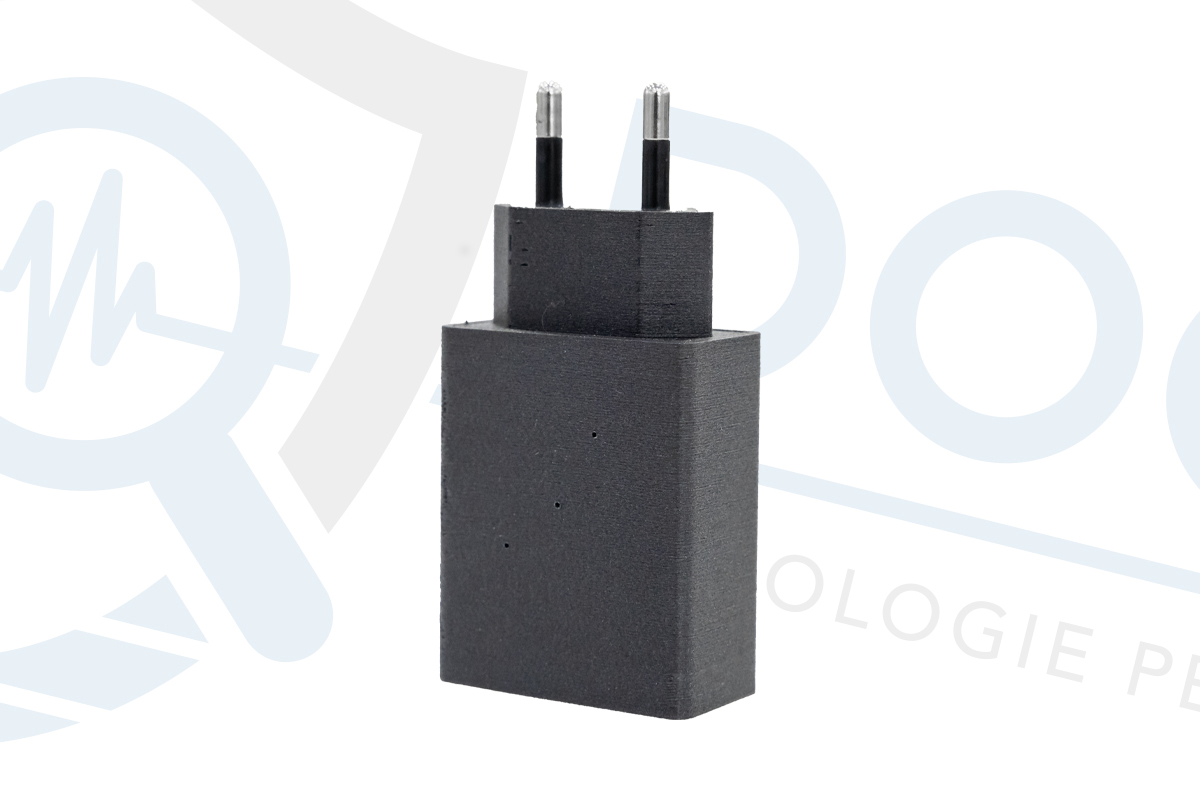 Microspia wifi occultata in alimentatore USB a corrente con batteria tampone, funzione di registrazione e attivazione vocale MIC.W.09