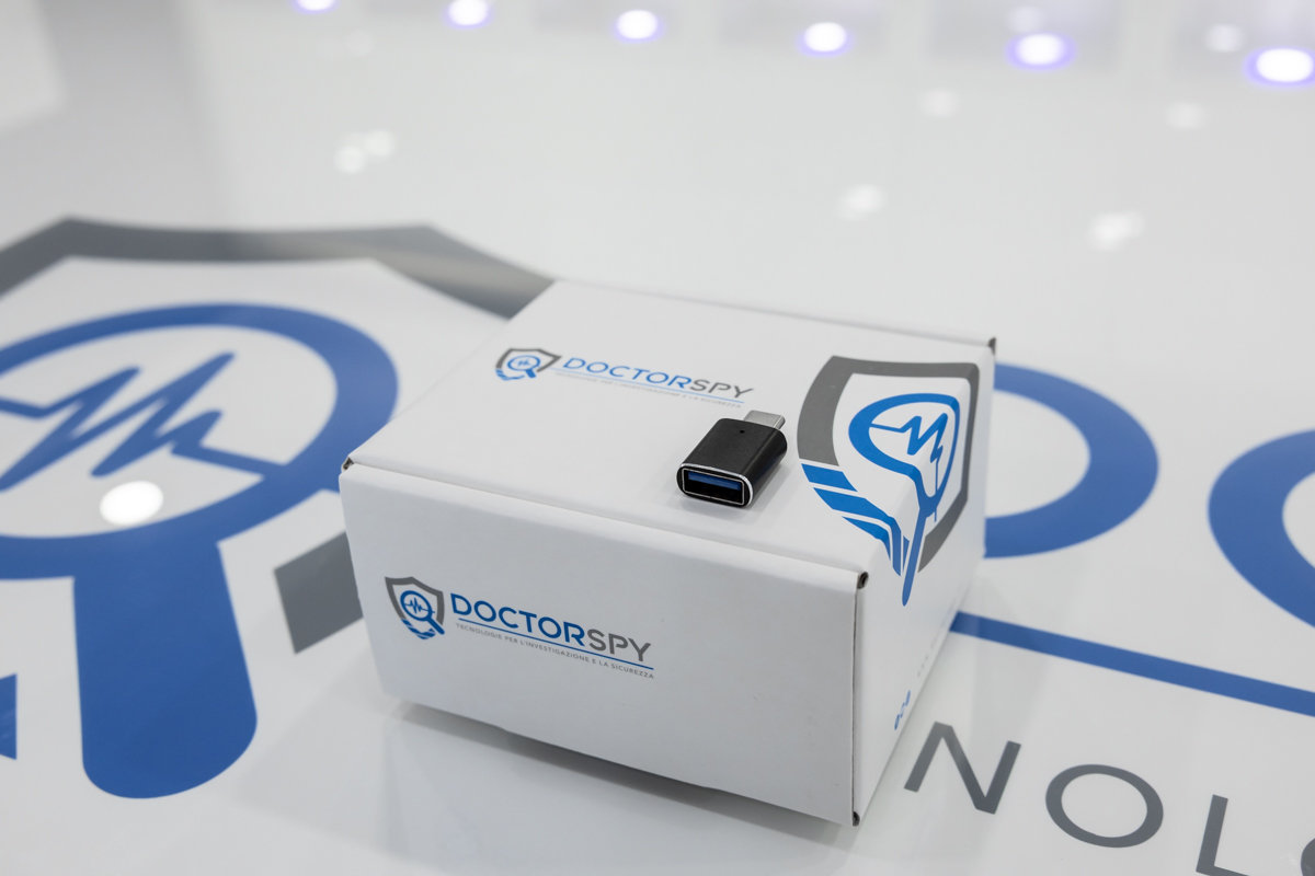 Adattatore da USB-C a USB Standard per collegare registratori digitali e altri dispositivi USB direttamente a smartphone, tablet o altri dispositivi con porta USB-C ACC.02