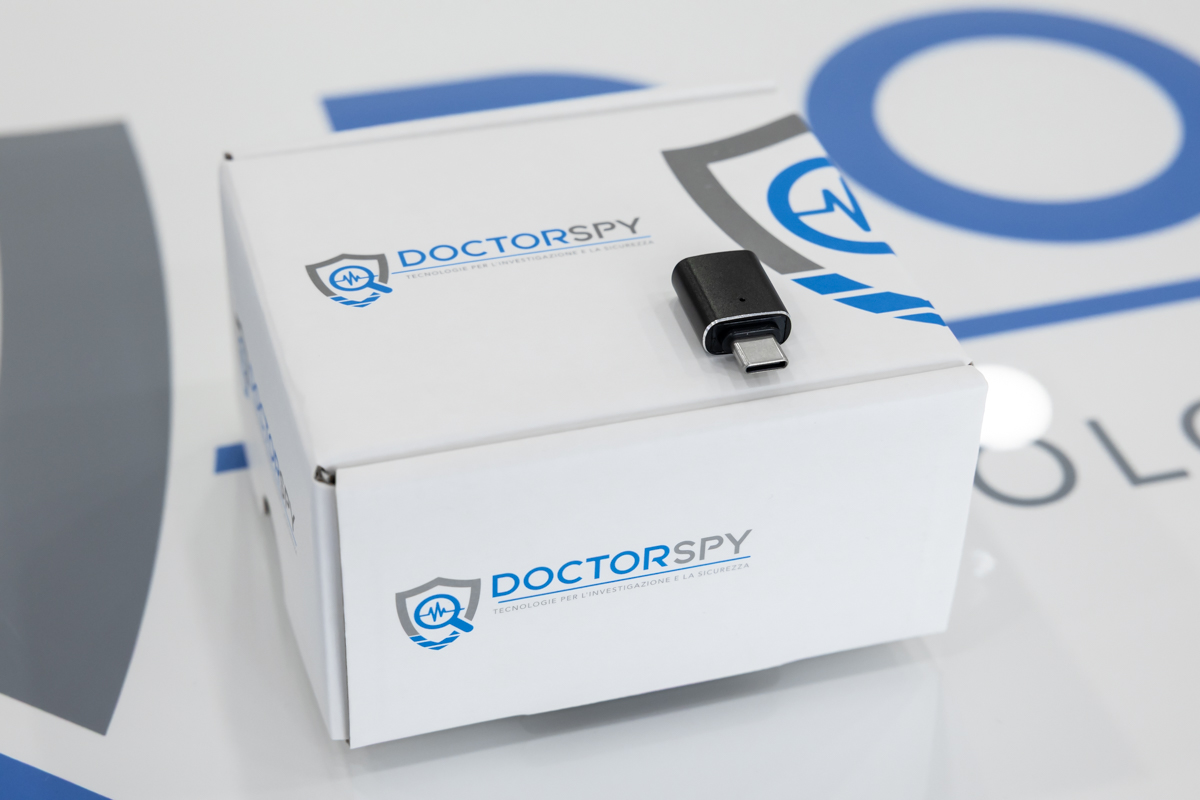 Adattatore da USB-C a USB Standard per collegare registratori digitali e altri dispositivi USB direttamente a smartphone, tablet o altri dispositivi con porta USB-C ACC.02