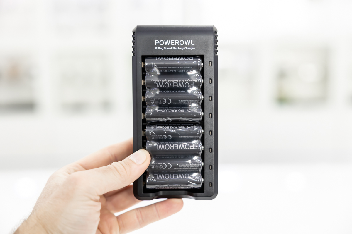 Caricabatterie smart da 8 slot con 16 batterie ricaricabili incluse ACC.10