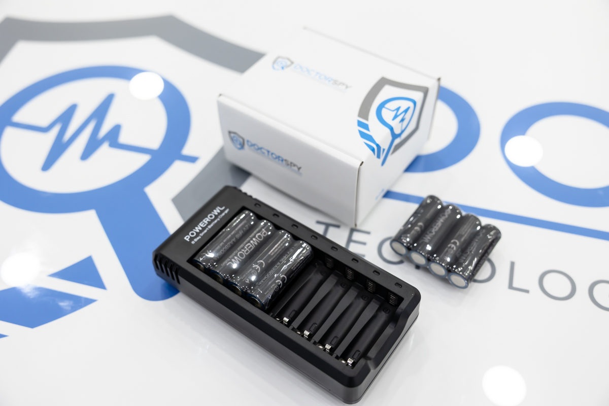 Caricabatterie smart da 8 slot con 16 batterie ricaricabili incluse ACC.10