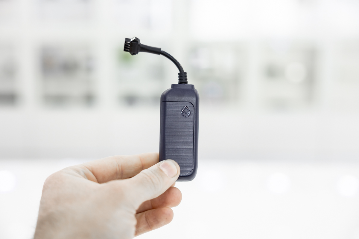 Localizzatore GPS 4G filare con sistema di controllo remoto tramite app, allarmi intelligenti e funzione di blocco motore LOC.03