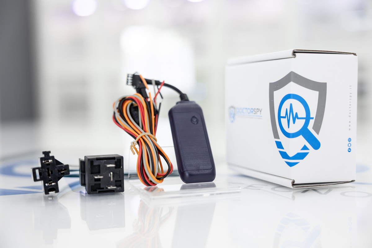 Localizzatore GPS 4G filare con sistema di controllo remoto tramite app, allarmi intelligenti e funzione di blocco motore LOC.03