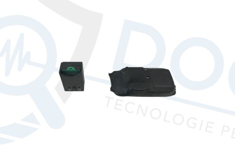 Un microregistratorie spia e una microspia audio con sullo sfondo il logo Doctorspy