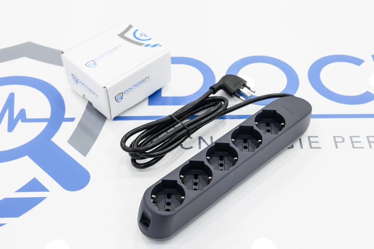 Microspia WiFi P2P audio occultata in una ciabatta elettrica funzionante, perfetta per il monitoraggio discreto di ambienti domestici o lavorativi MIC.W.11