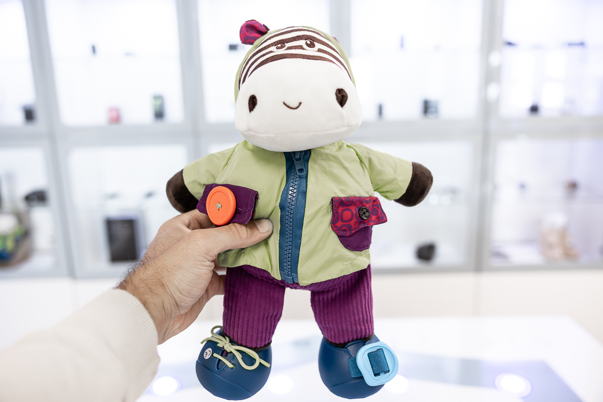 Zebra peluche con microcamera wifi full HD tenuta in mano DES.43