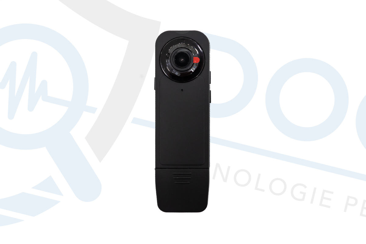 Vista frontale della bodycam nera Full HD con lente centrale e design compatto, ideale per videosorveglianza indossabile CAM.01
