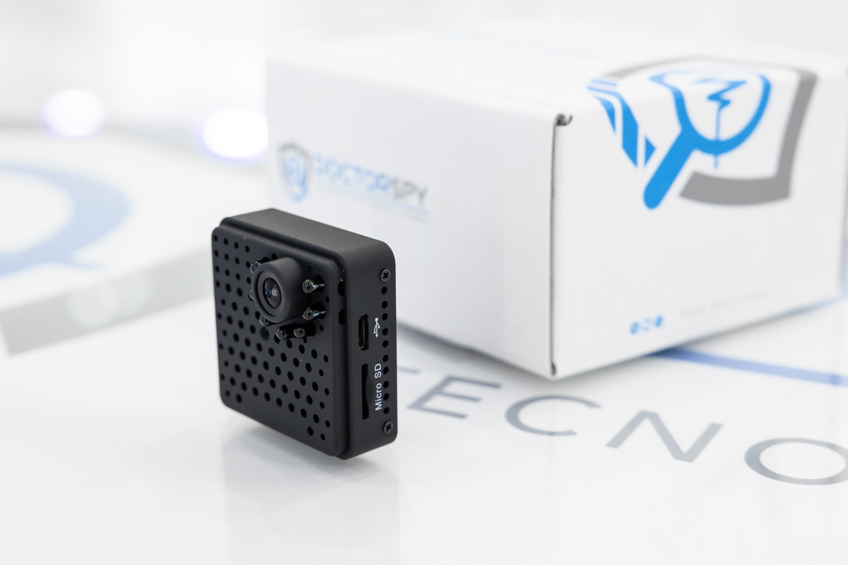 Microcamera wifi full HD di colore nero con 7 led infrarossi CAM.W.08