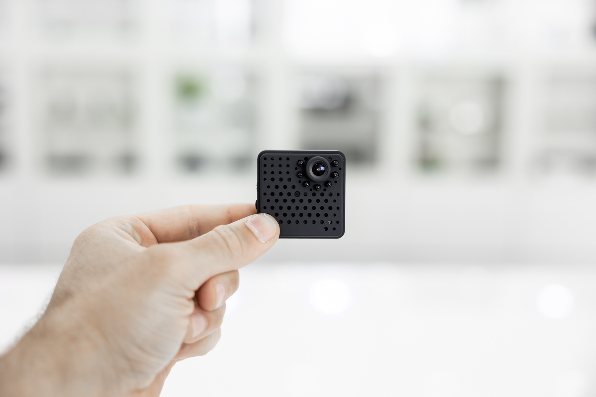 Microcamera wifi full HD di colore nero con 7 led infrarossi CAM.W.08