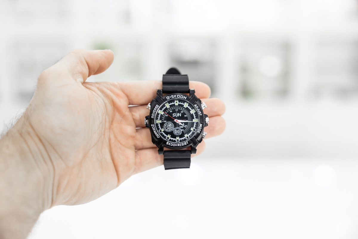 Orologio con microcamera nascosta, memoria integrata, funzione di scatto fotografico e registrazione audio CAM.15