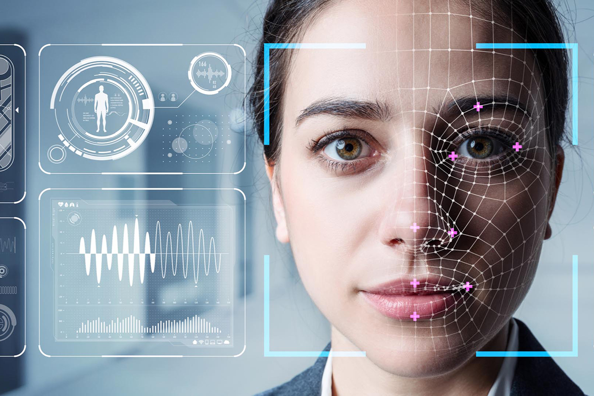 Riconoscimento facciale avanzato con intelligenza artificiale: una giovane donna viene analizzata da un sistema digitale di spionaggio