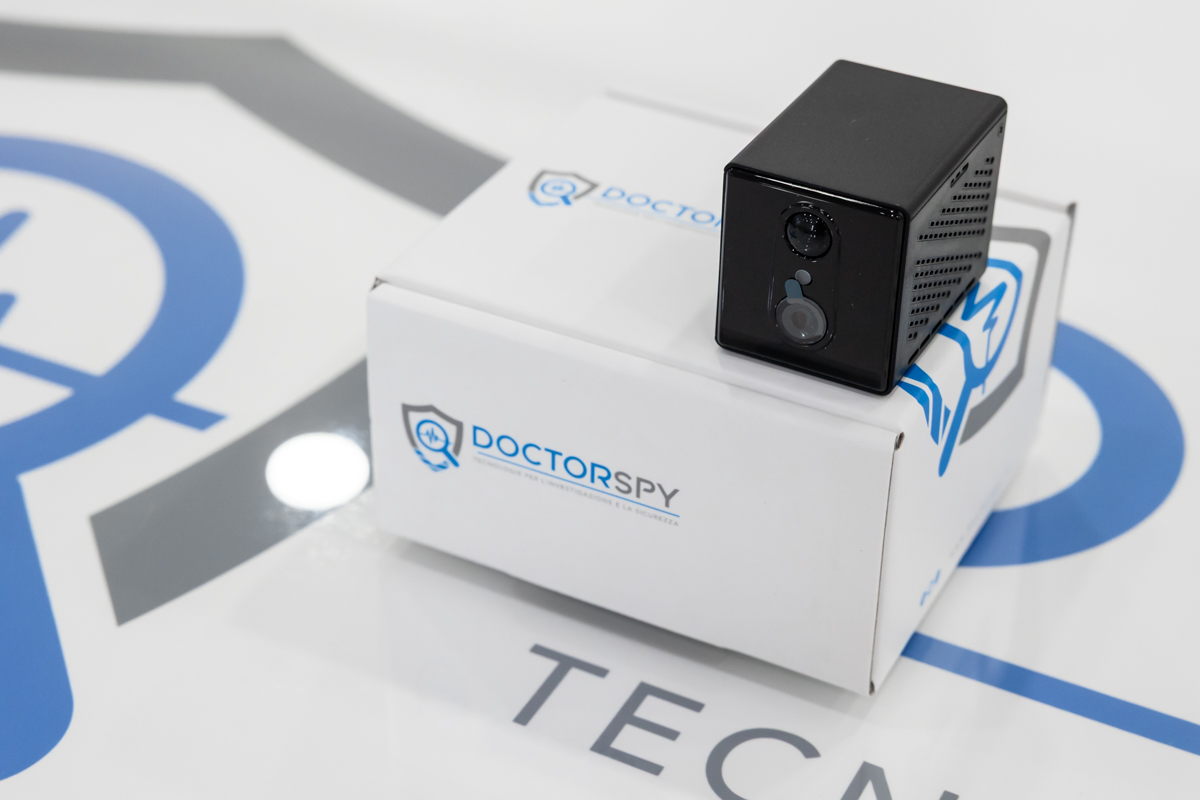 Mini telecamera spia con ottica full HD, trasmissione wifi e registrazione DVR CAM.W.49