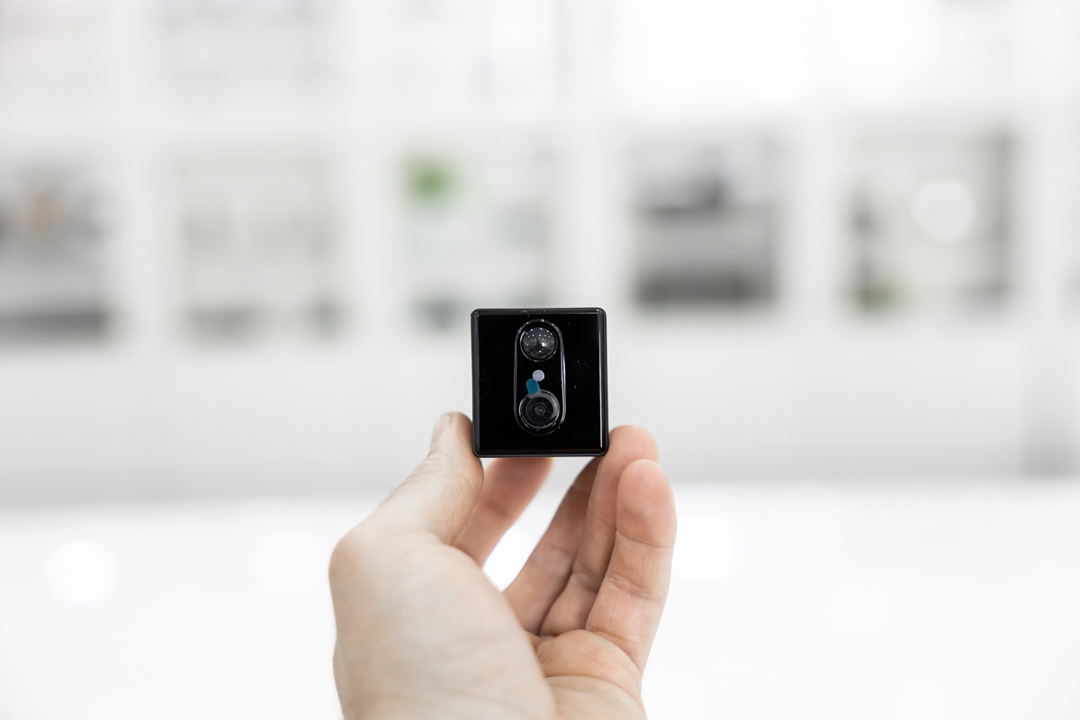 Mini telecamera spia con ottica full HD, trasmissione wifi e registrazione DVR CAM.W.49