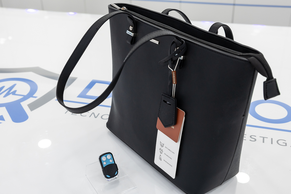 Mini spy camera con dvr full HD occultata in borsa da donna in ecopelle nera DES.50