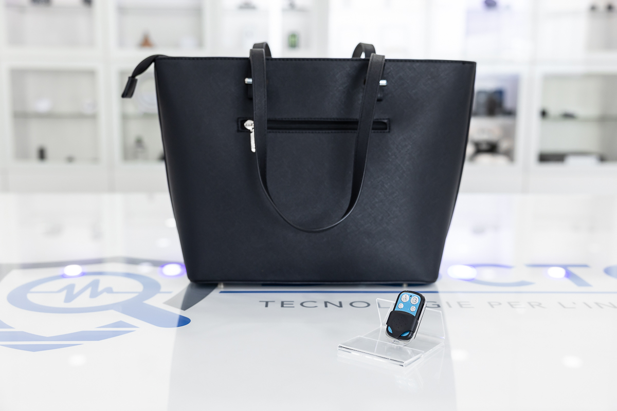 Mini spy camera con dvr full HD occultata in borsa da donna in ecopelle nera DES.50