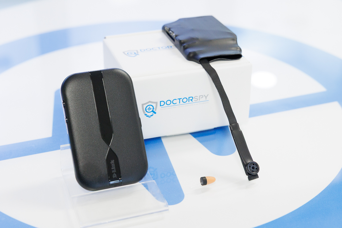 Kit Micro Auricolare GSM con Microcamera a Bottone per Lettura Testi e Router - immagine 2